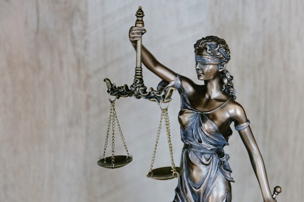 Impuestos y Servicios Legales